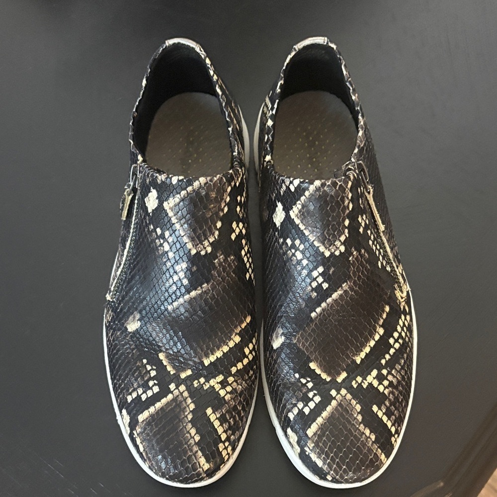 Johnston & Murphy Flex Women’s Loafer, Animal Print, Size 8.5, Like New